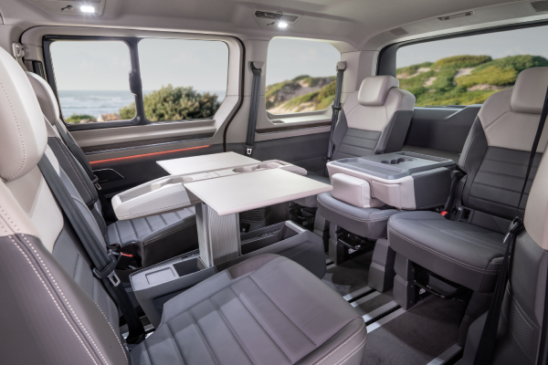 Volkswagen Caravelle eHybrid image 4